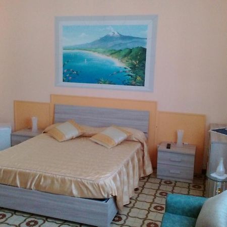 Beb I Delfini Di Casa Paola Panzió Mascali Kültér fotó