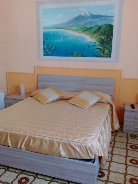 Beb I Delfini Di Casa Paola Panzió Mascali Kültér fotó
