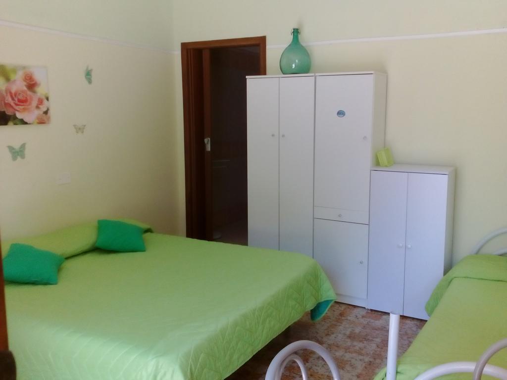 Beb I Delfini Di Casa Paola Panzió Mascali Kültér fotó