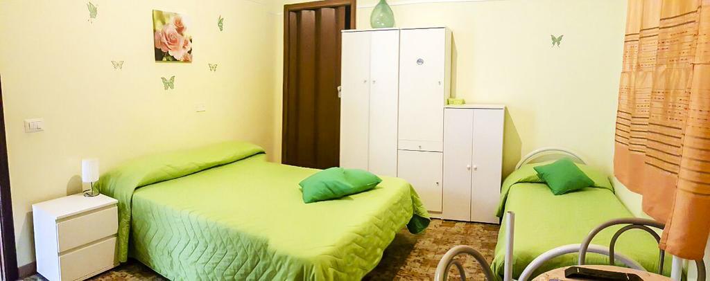 Beb I Delfini Di Casa Paola Panzió Mascali Kültér fotó