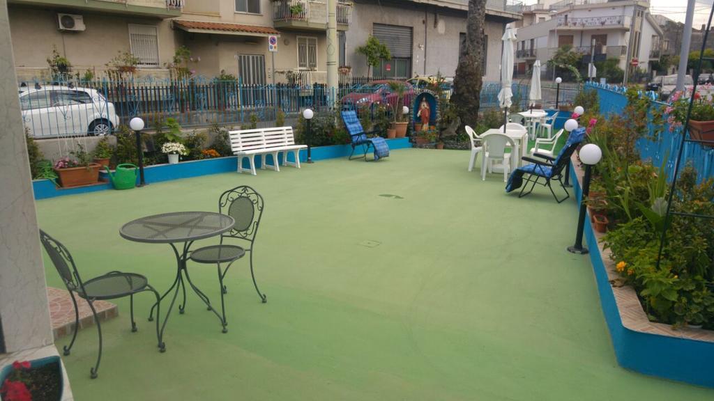 Beb I Delfini Di Casa Paola Panzió Mascali Kültér fotó