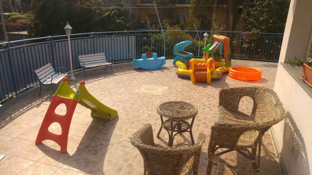 Beb I Delfini Di Casa Paola Panzió Mascali Kültér fotó
