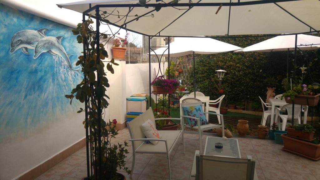 Beb I Delfini Di Casa Paola Panzió Mascali Kültér fotó